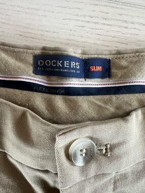 Dockers Men's Khaki Pants in Olive-Tan